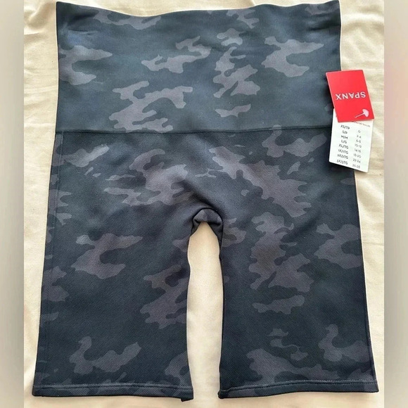 Spanx Black Gray Camouflage Look At Me Now Bike Shorts Size Medium - NWT - Picture 4 of 5